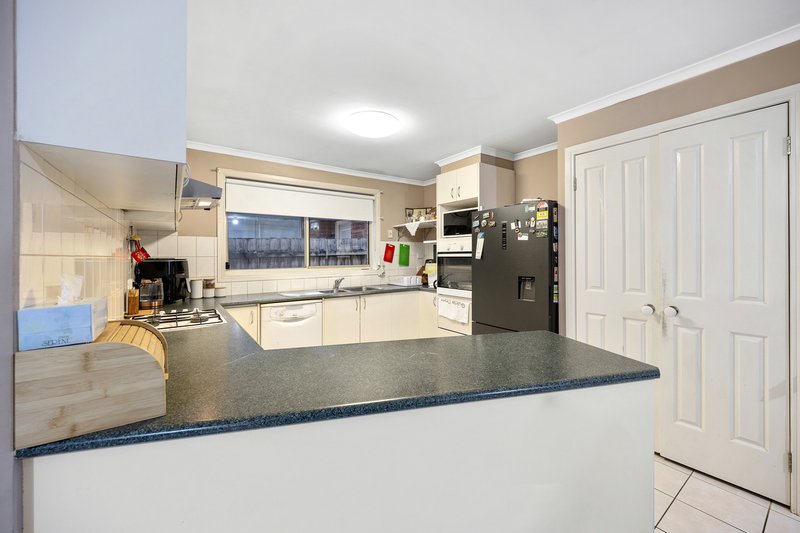 Photo - 61 Dartmoor Drive, Cranbourne East VIC 3977 - Image 4