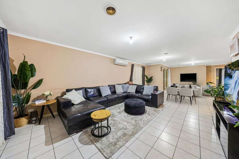 Photo - 61 Dartmoor Drive, Cranbourne East VIC 3977 - Image 6