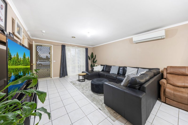 Photo - 61 Dartmoor Drive, Cranbourne East VIC 3977 - Image 7