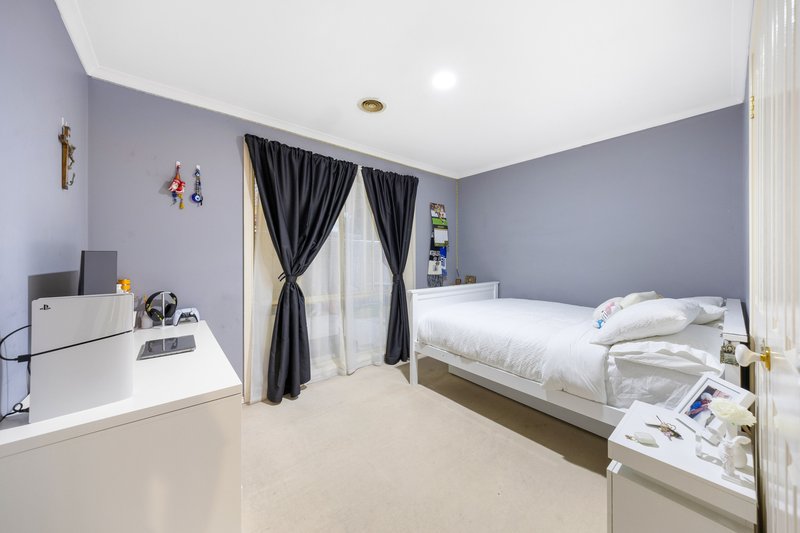 Photo - 61 Dartmoor Drive, Cranbourne East VIC 3977 - Image 12