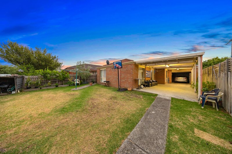 Photo - 61 Dartmoor Drive, Cranbourne East VIC 3977 - Image 17