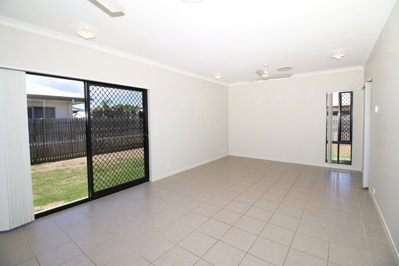 Photo - 61 Derwent Circuit, Kelso QLD 4815 - Image 3