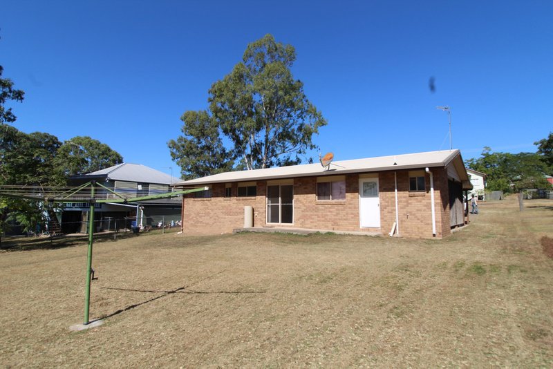 Photo - 61 Dingyarra Street, Toogoolawah QLD 4313 - Image 11