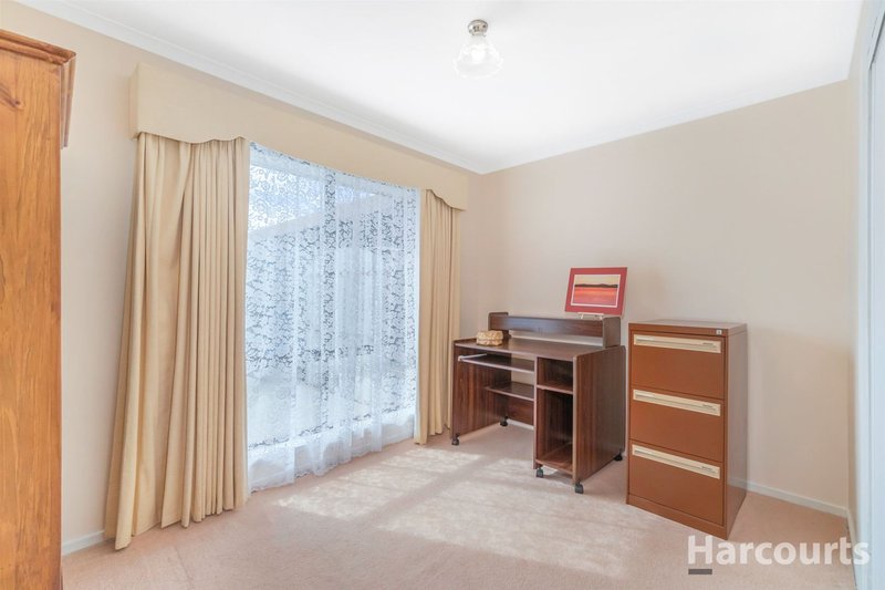 Photo - 61 Dinwoodie Drive, Newborough VIC 3825 - Image 8