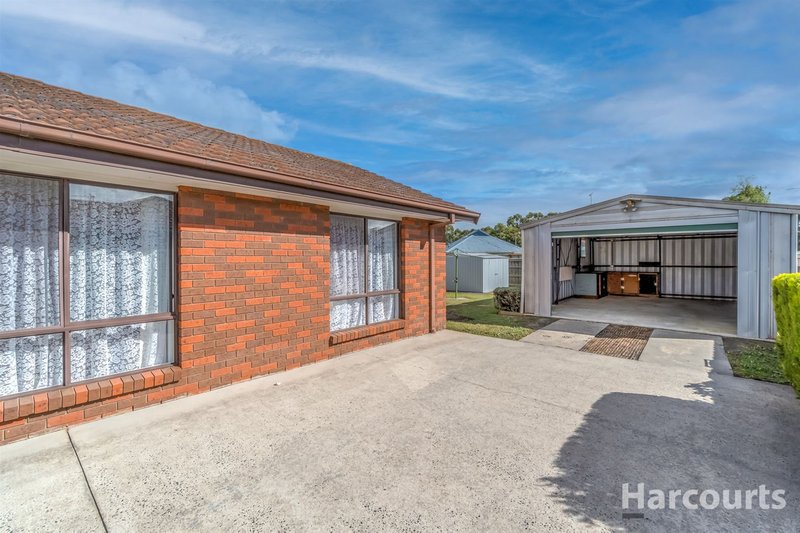 Photo - 61 Dinwoodie Drive, Newborough VIC 3825 - Image 14