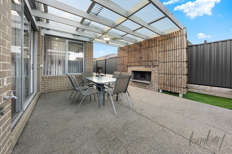 Photo - 61 Distinction Avenue, Craigieburn VIC 3064 - Image 17