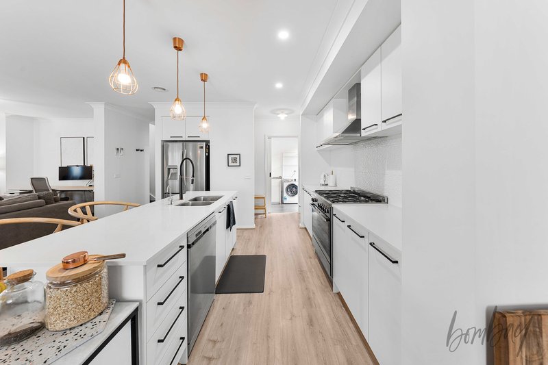 Photo - 61 Docker Circuit, Mickleham VIC 3064 - Image 4