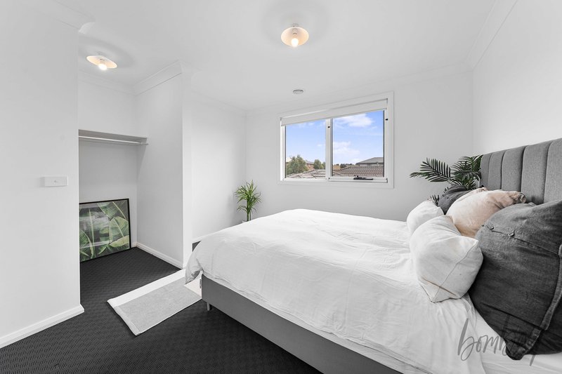 Photo - 61 Docker Circuit, Mickleham VIC 3064 - Image 13