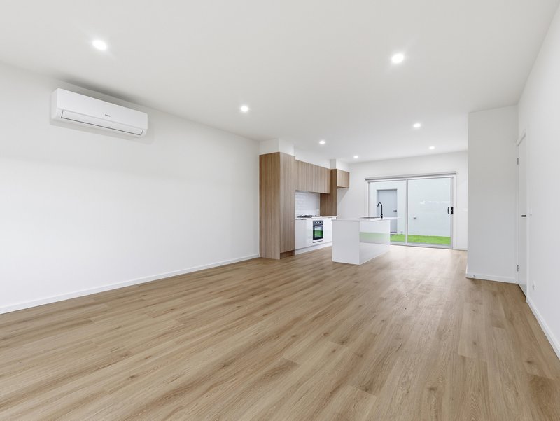 Photo - 61 Everbloom Crescent, Tarneit VIC 3029 - Image 2
