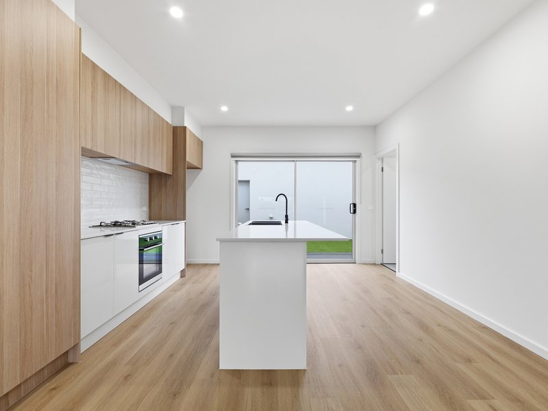 Photo - 61 Everbloom Crescent, Tarneit VIC 3029 - Image 3