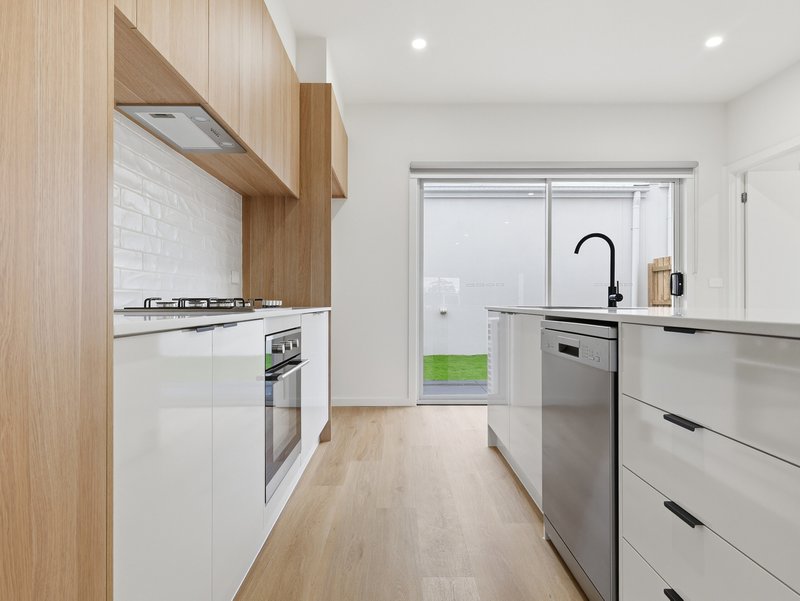 Photo - 61 Everbloom Crescent, Tarneit VIC 3029 - Image 5