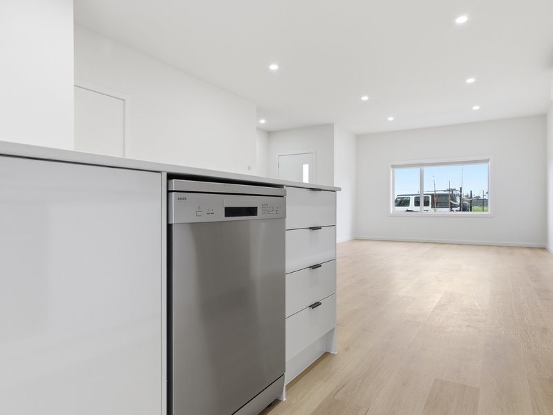 Photo - 61 Everbloom Crescent, Tarneit VIC 3029 - Image 9