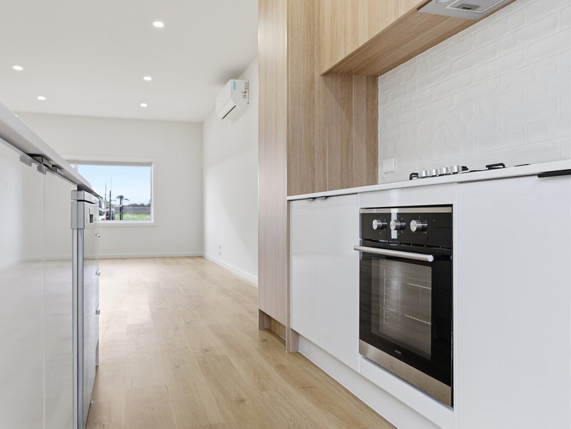 Photo - 61 Everbloom Crescent, Tarneit VIC 3029 - Image 10