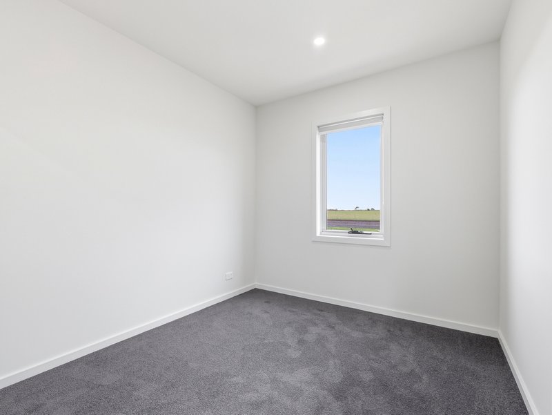 Photo - 61 Everbloom Crescent, Tarneit VIC 3029 - Image 11