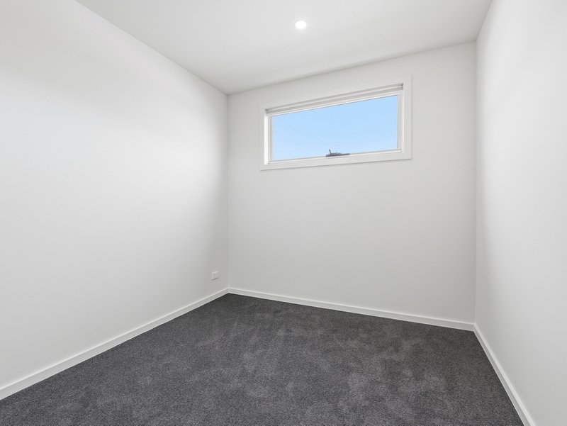 Photo - 61 Everbloom Crescent, Tarneit VIC 3029 - Image 19