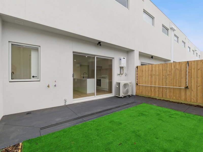 Photo - 61 Everbloom Crescent, Tarneit VIC 3029 - Image 24