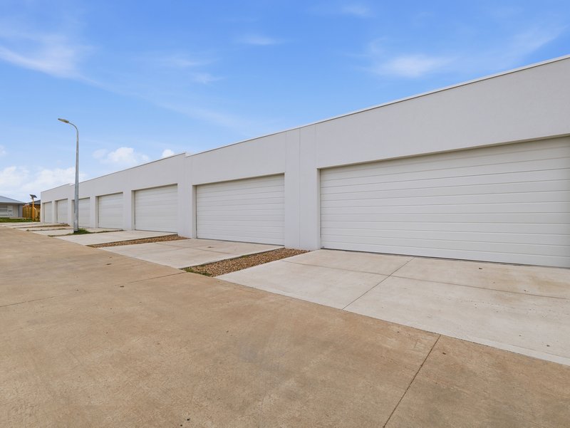 Photo - 61 Everbloom Crescent, Tarneit VIC 3029 - Image 25