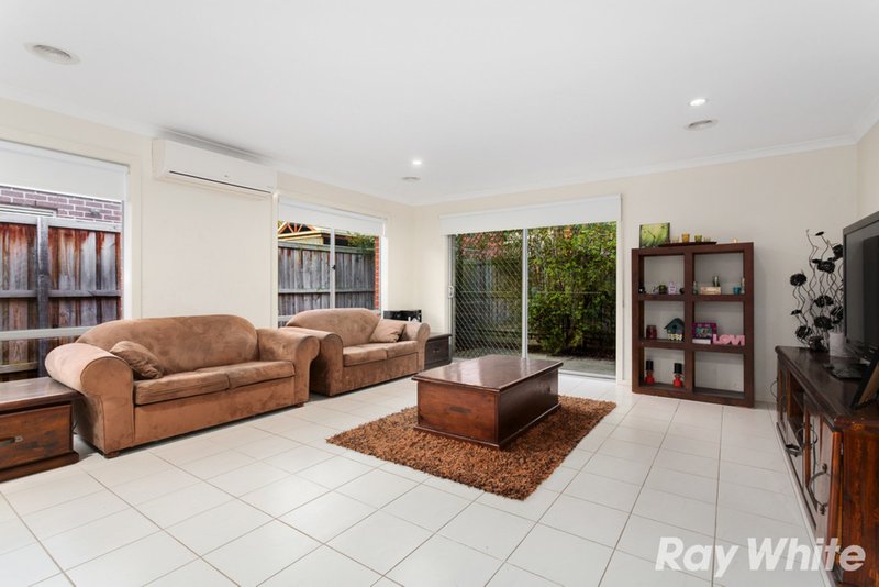 Photo - 61 Fallingwater Drive, Pakenham VIC 3810 - Image 6