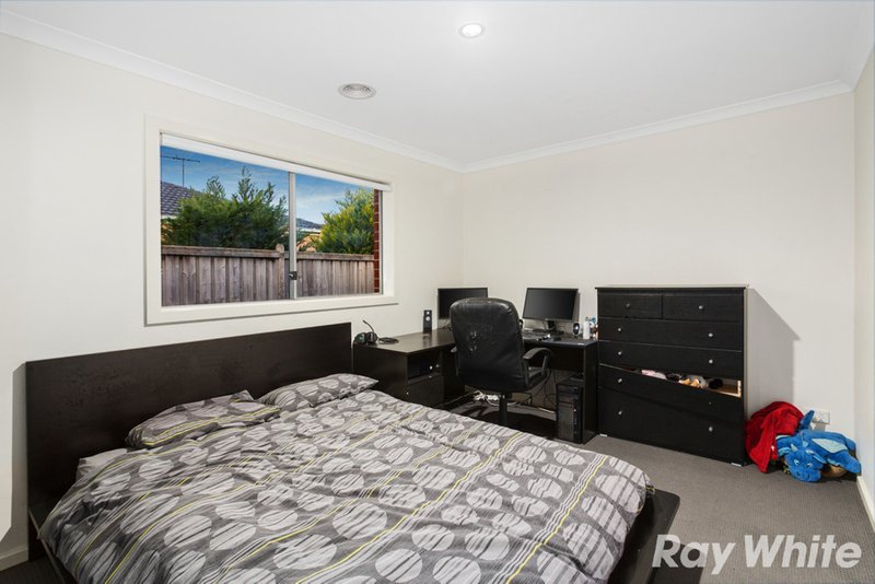 Photo - 61 Fallingwater Drive, Pakenham VIC 3810 - Image 8