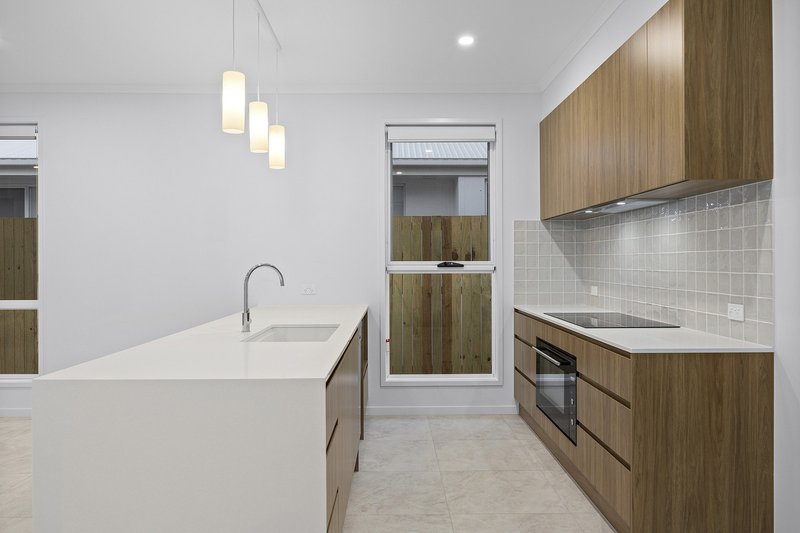 Photo - 61 Ferris Avenue, Park Ridge QLD 4125 - Image 4