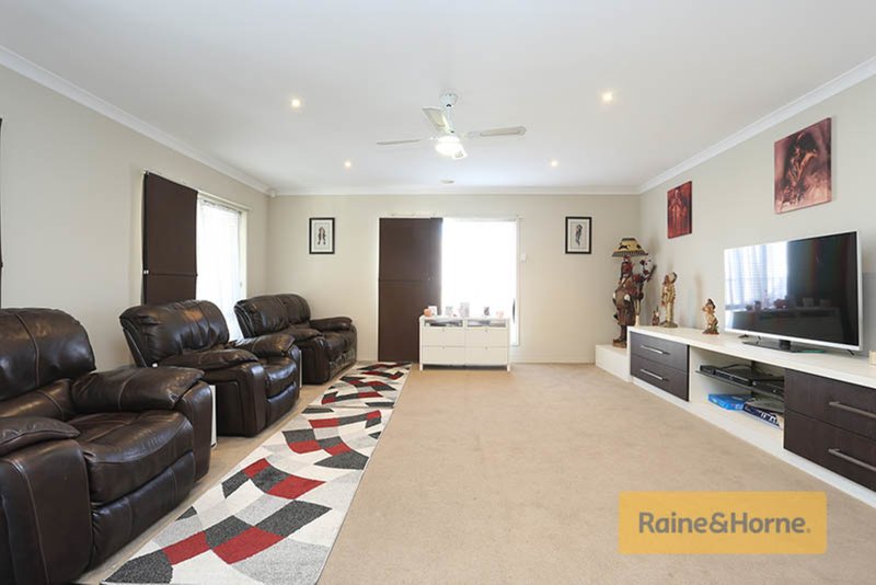 Photo - 61 Flagstaff Loop, Craigieburn VIC 3064 - Image 6