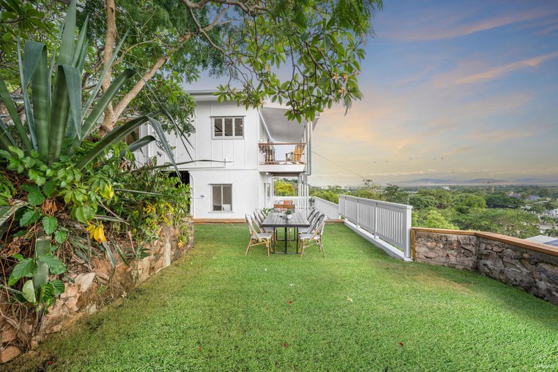 Photo - 61 Francis Street, West End QLD 4810 - Image 4