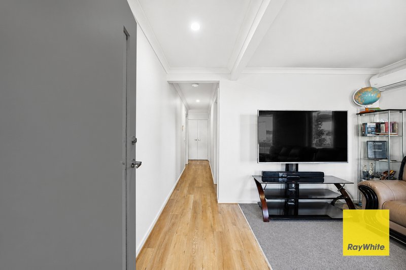 Photo - 61 Fuchsia Drive, Rockbank VIC 3335 - Image 3
