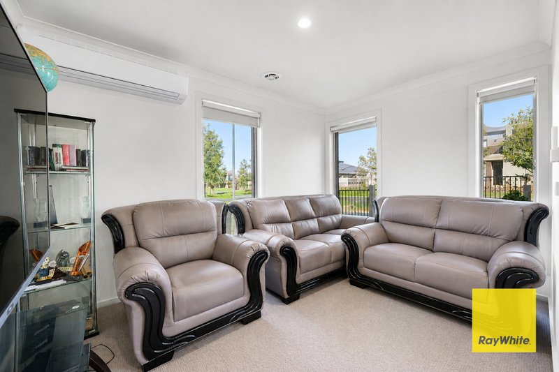 Photo - 61 Fuchsia Drive, Rockbank VIC 3335 - Image 4