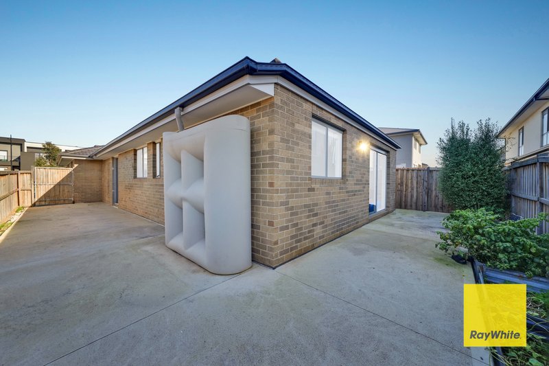 Photo - 61 Fuchsia Drive, Rockbank VIC 3335 - Image 6
