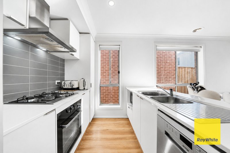 Photo - 61 Fuchsia Drive, Rockbank VIC 3335 - Image 13