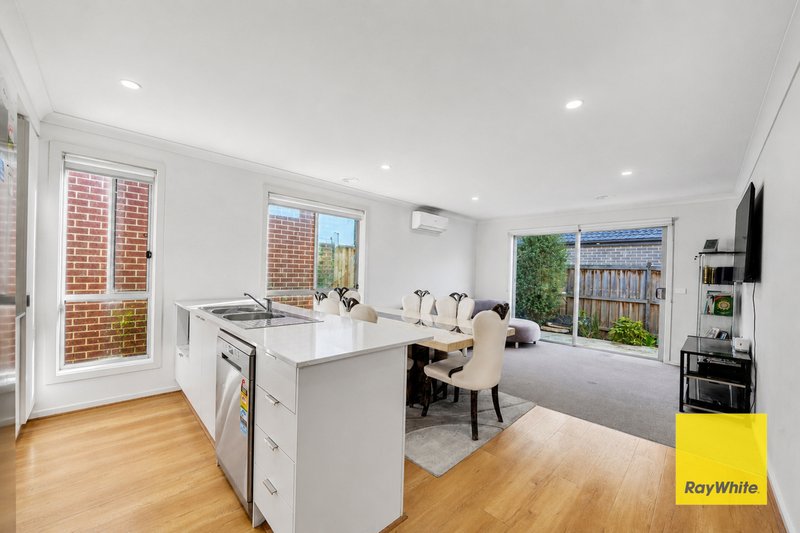 Photo - 61 Fuchsia Drive, Rockbank VIC 3335 - Image 14
