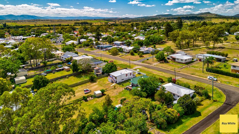 Photo - 61 Fulham Street, Toogoolawah QLD 4313 - Image 13