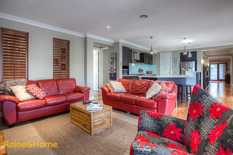 Photo - 61 Fullwood Drive, Sunbury VIC 3429 - Image 9