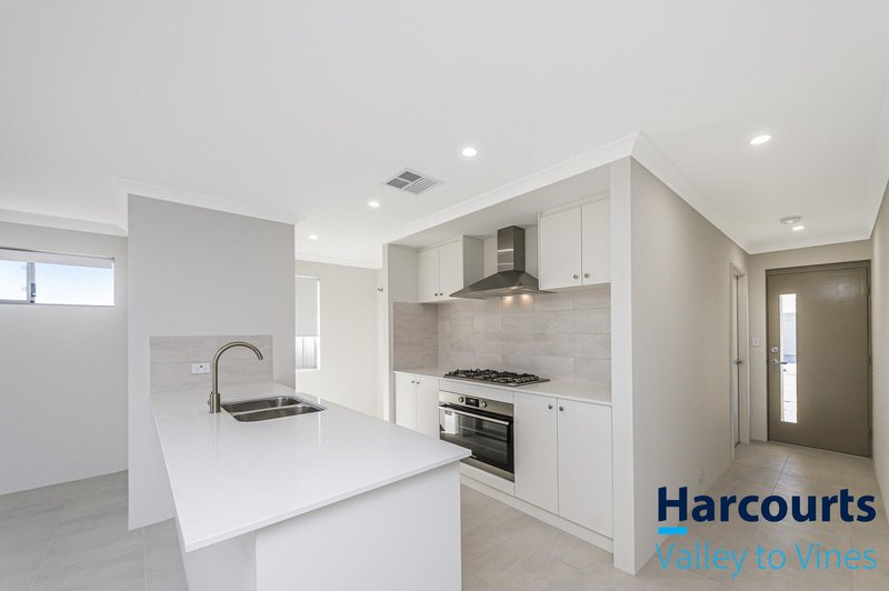 Photo - 61 Gippsland Parade, Champion Lakes WA 6111 - Image 2