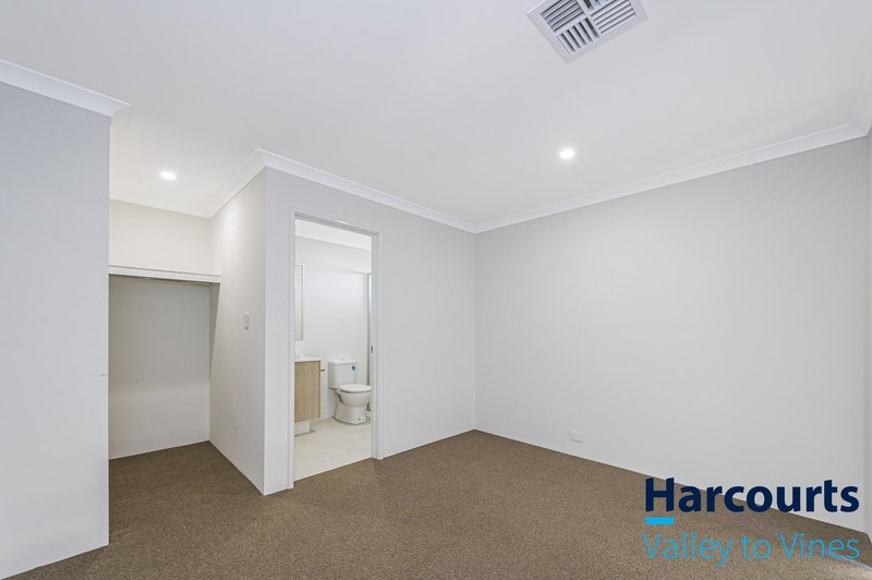 Photo - 61 Gippsland Parade, Champion Lakes WA 6111 - Image 4