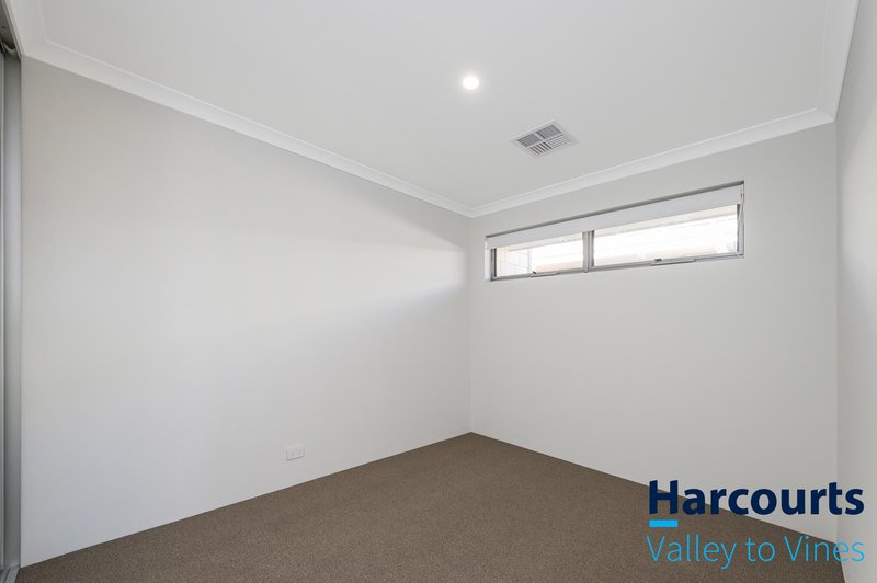Photo - 61 Gippsland Parade, Champion Lakes WA 6111 - Image 6