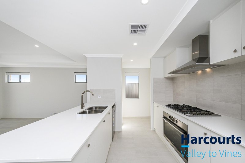 Photo - 61 Gippsland Parade, Champion Lakes WA 6111 - Image 14