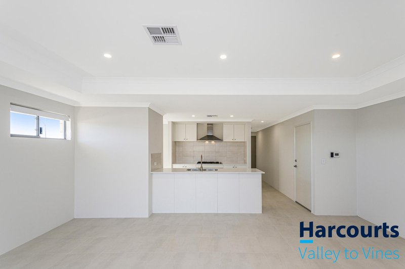 Photo - 61 Gippsland Parade, Champion Lakes WA 6111 - Image 19