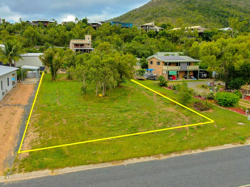 Photo - 61 Gloucester Avenue, Hideaway Bay QLD 4800 - Image 3