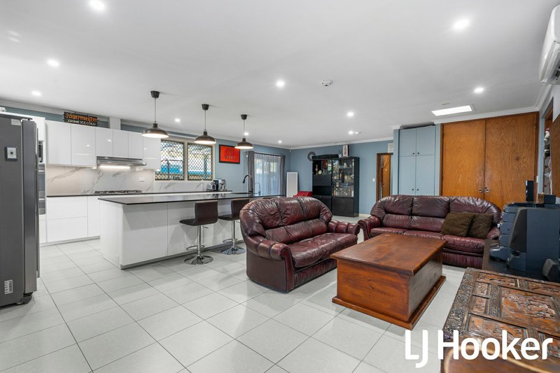 Photo - 61 Glyndebourne Avenue, Thornlie WA 6108 - Image 3