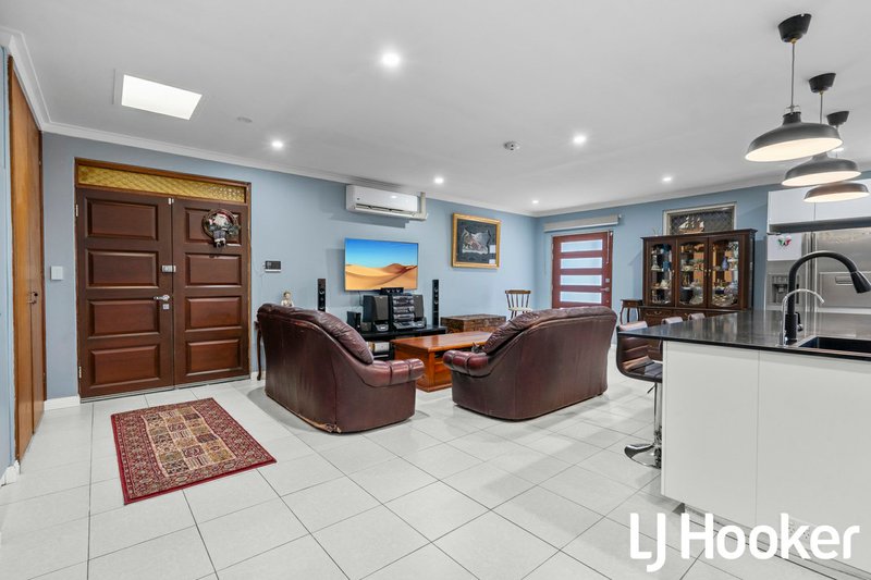 Photo - 61 Glyndebourne Avenue, Thornlie WA 6108 - Image 4