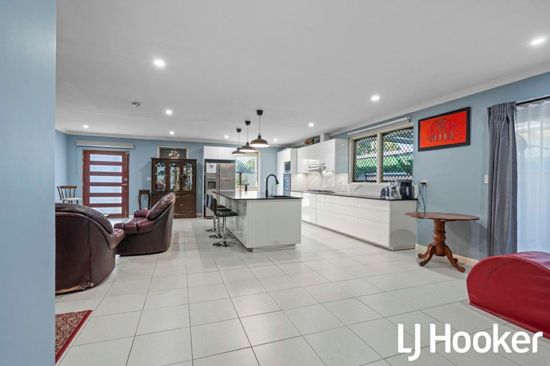 Photo - 61 Glyndebourne Avenue, Thornlie WA 6108 - Image 6