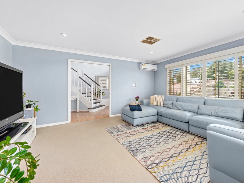 Photo - 61 Halleys Crescent, Bridgeman Downs QLD 4035 - Image 6