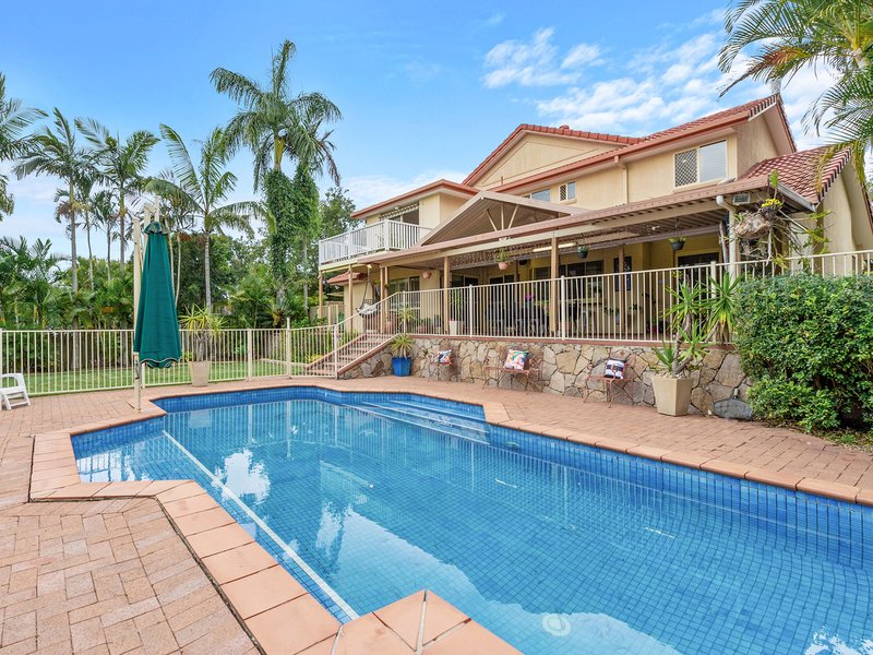 Photo - 61 Halleys Crescent, Bridgeman Downs QLD 4035 - Image 16