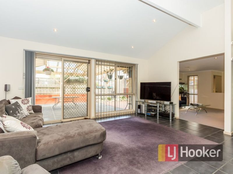 Photo - 61 Hamilton Drive, Cranbourne North VIC 3977 - Image 3