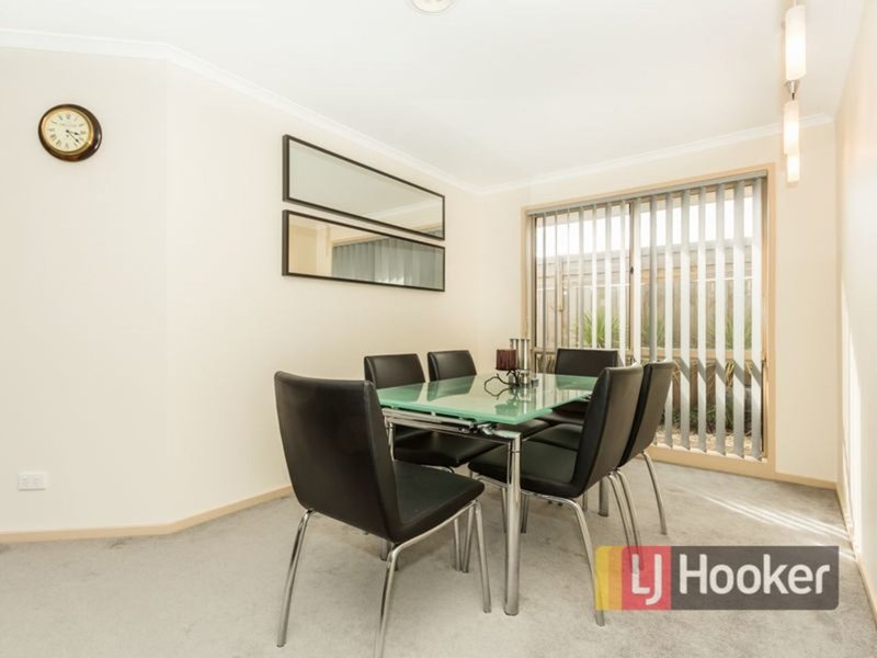 Photo - 61 Hamilton Drive, Cranbourne North VIC 3977 - Image 6