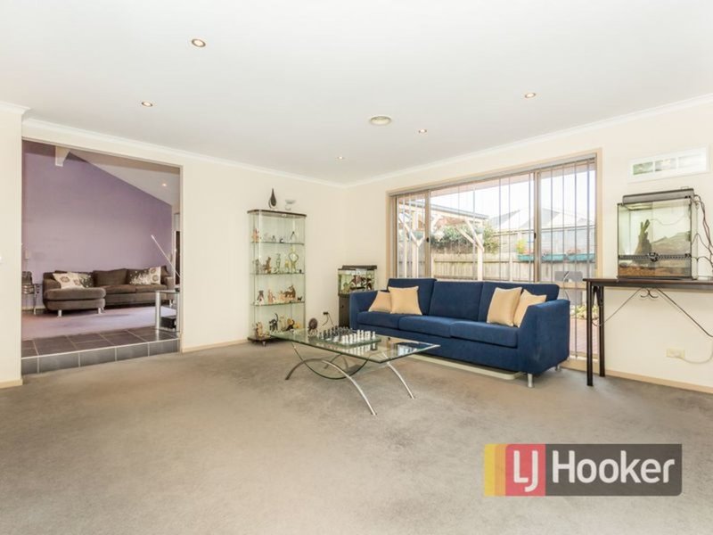 Photo - 61 Hamilton Drive, Cranbourne North VIC 3977 - Image 9