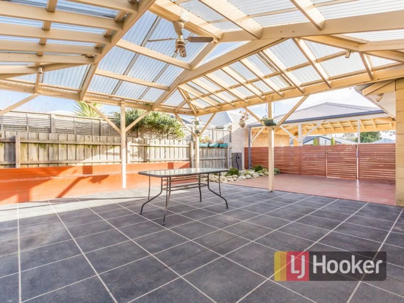 Photo - 61 Hamilton Drive, Cranbourne North VIC 3977 - Image 11