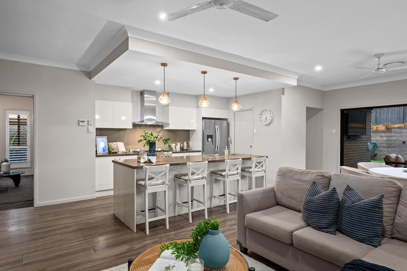 Photo - 61 Harmony Crescent, South Ripley QLD 4306 - Image 6