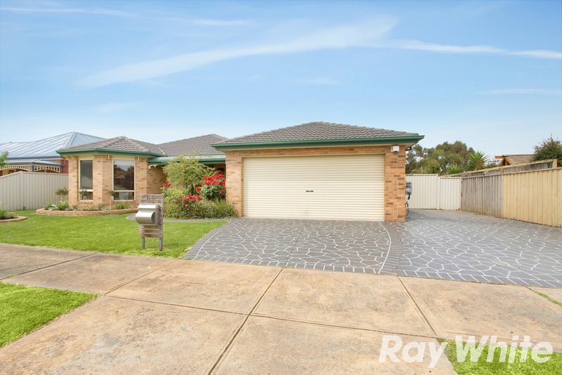 Photo - 61 Hartland Circuit, Pakenham VIC 3810 - Image 2